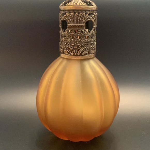 VINTAGE AROMATIC OIL DIFFUSER AMBER/ORNATE METAL CAP OLD WORLD STYLE GLASS - Picture 3 of 9